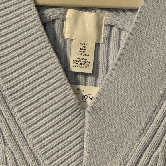 NWT women’s H&M sweater vest - Picture 2 of 4
